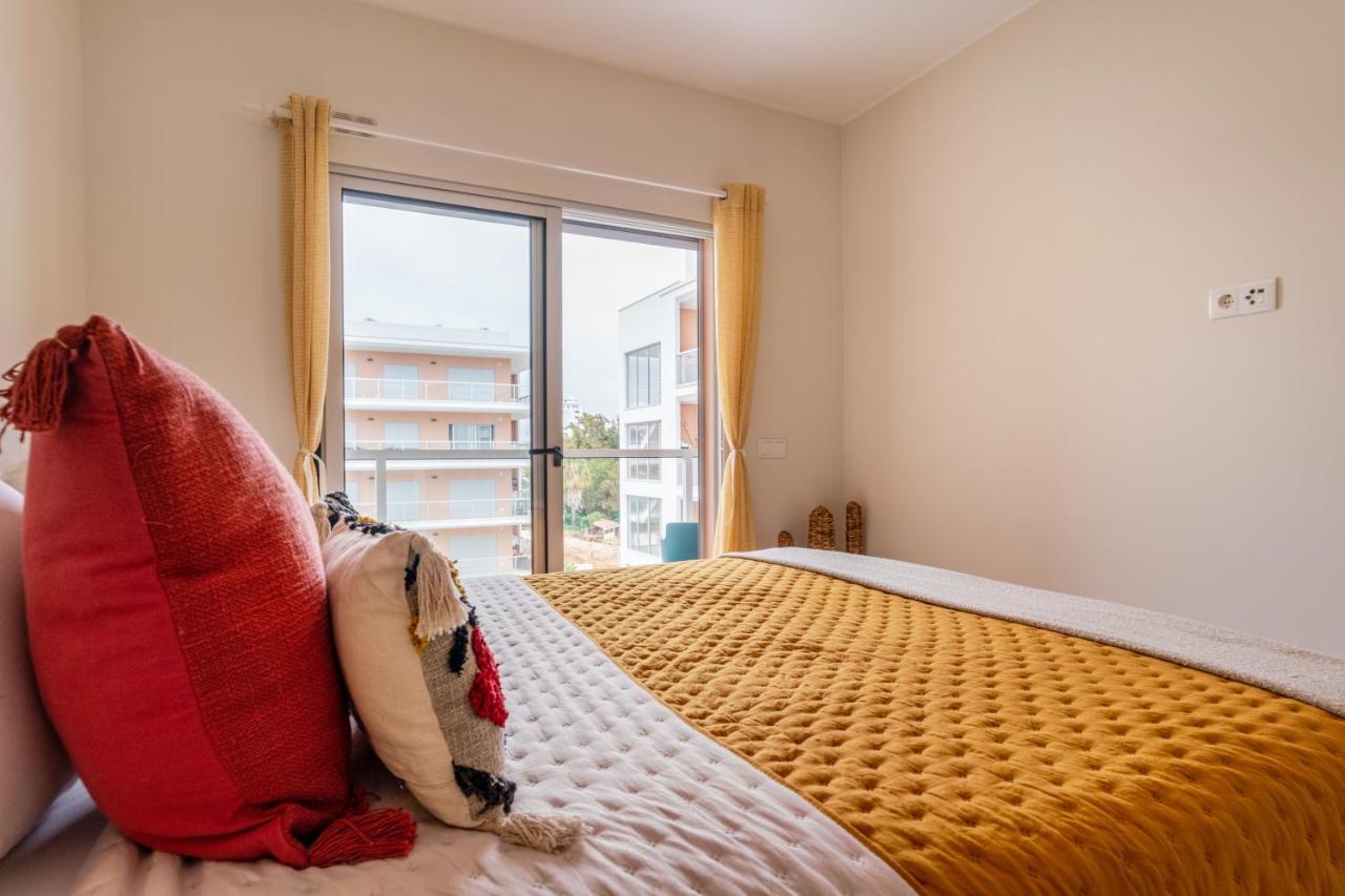 Sunny Brand New 2-Bedroom Apt - 500M From Praia Da Rocha With Ac And Pool! 波尔蒂芒 外观 照片