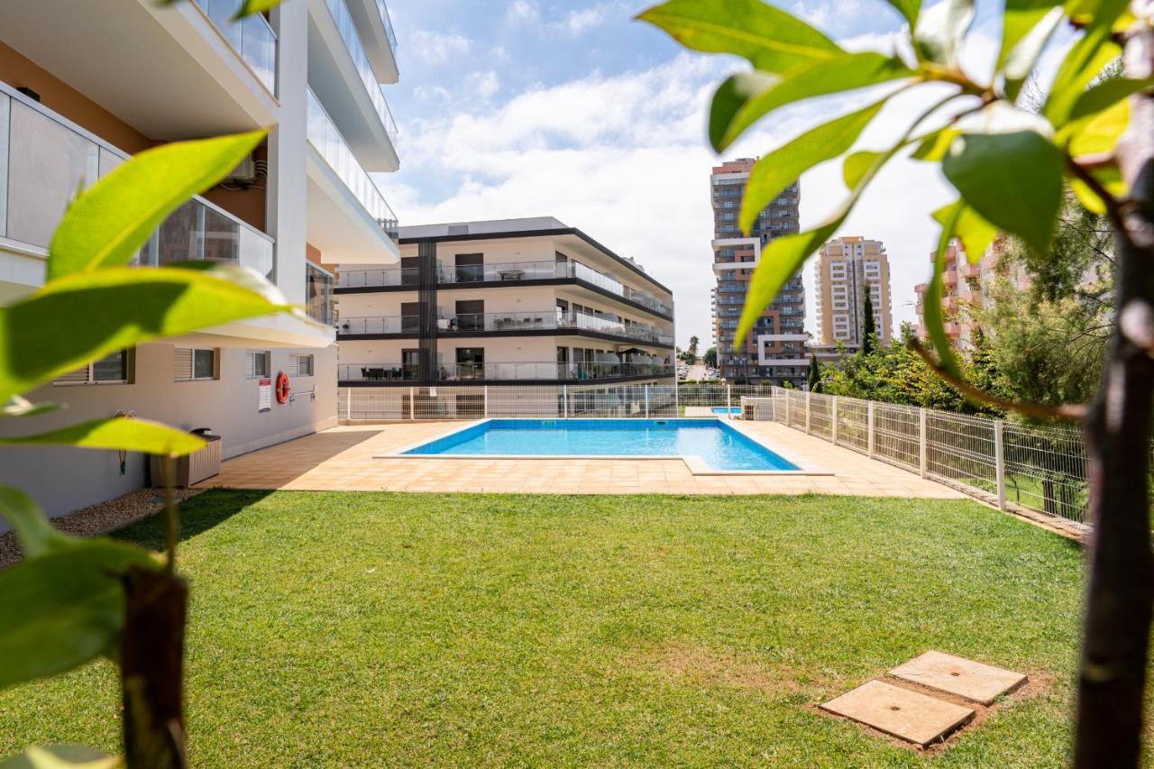Sunny Brand New 2-Bedroom Apt - 500M From Praia Da Rocha With Ac And Pool! 波尔蒂芒 外观 照片