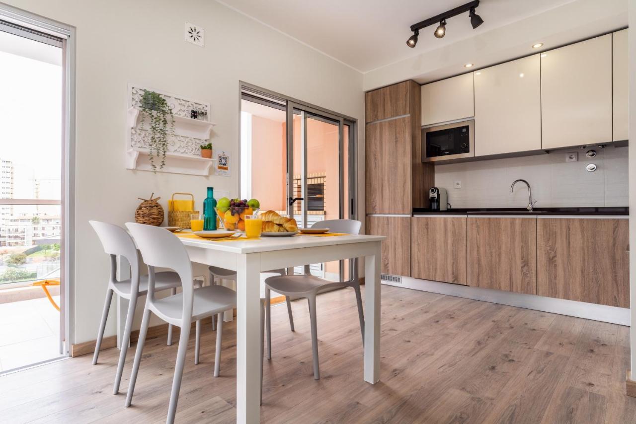 Sunny Brand New 2-Bedroom Apt - 500M From Praia Da Rocha With Ac And Pool! 波尔蒂芒 外观 照片